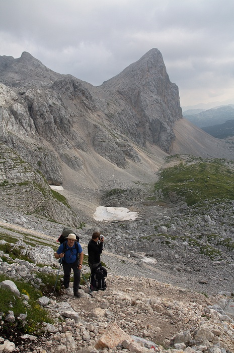 IMG_9705.jpg - Stoupáme do sedla Hribarice, které je ještě daleko a ve výšce 2 358 m