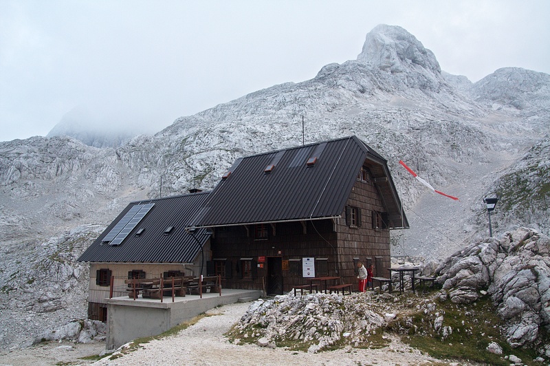 IMG_9711.jpg - První den končíme a nocujeme na Koče na Doliču (2 151 m)