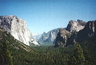 Yosemite Valley - vlevo El Capitan, v pozad Half Dome