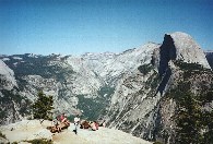 Pohled z Glacier Pointu na Half Dome a do Tenaya Canyonu